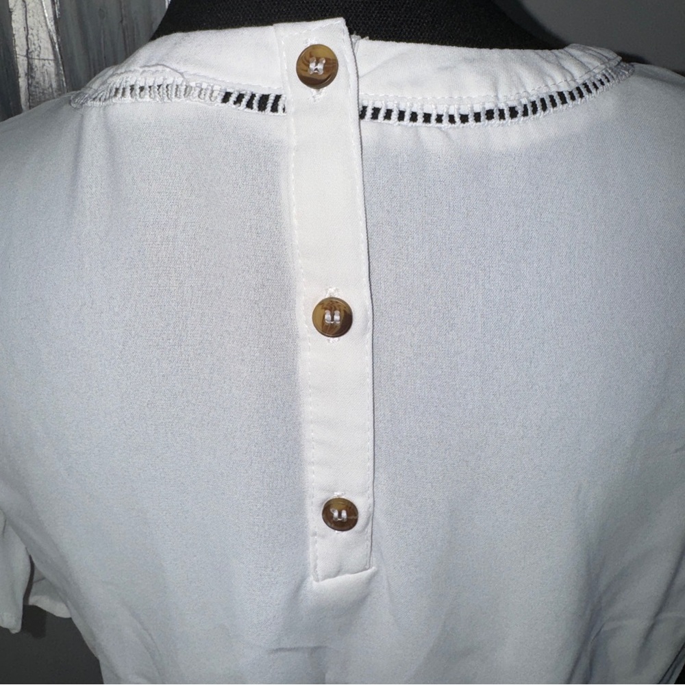 White Blouse - Picture 5 of 5